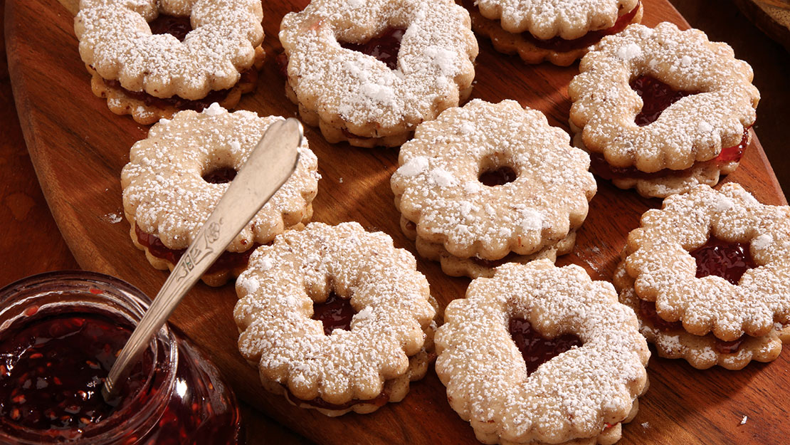 Austrian Cookies Recipe : Rub the hazelnuts if your recipe ...