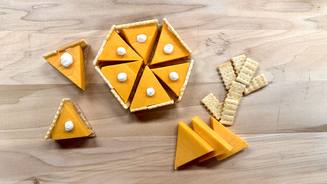 ‘Pumpkin Pie’ Cheese Cracker Bites
