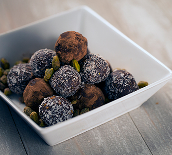 Chocolate Pistachio Energy Bites 